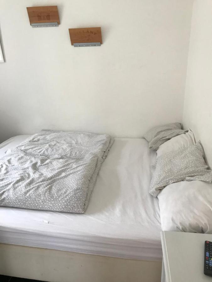 Kerti Franciaagyas Apartman Lägenhet Vác Exteriör bild